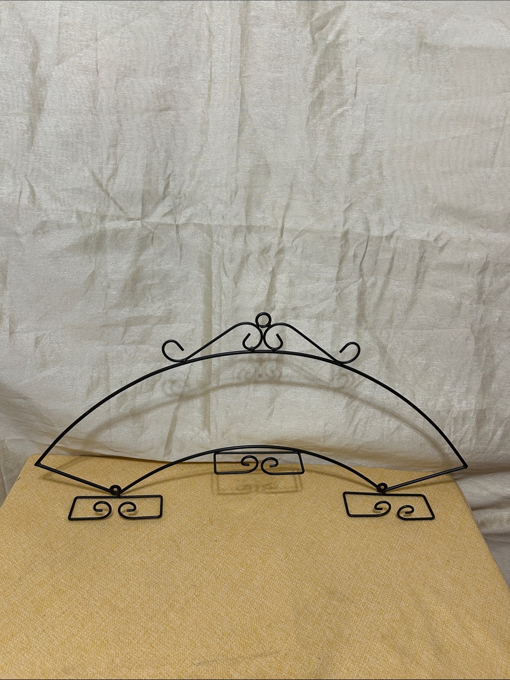 Black Decorative Metal Wall Plate Rack - Elegant Curved Scroll Design